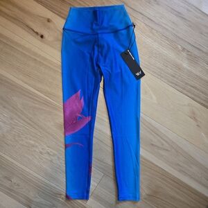 WEAR IT TO HEART Reversible High Waist Leggings Blue Pink Floral NWT Sz XS